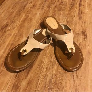 Liz Claiborne 8.5 Cream/Brown Patent Sandals